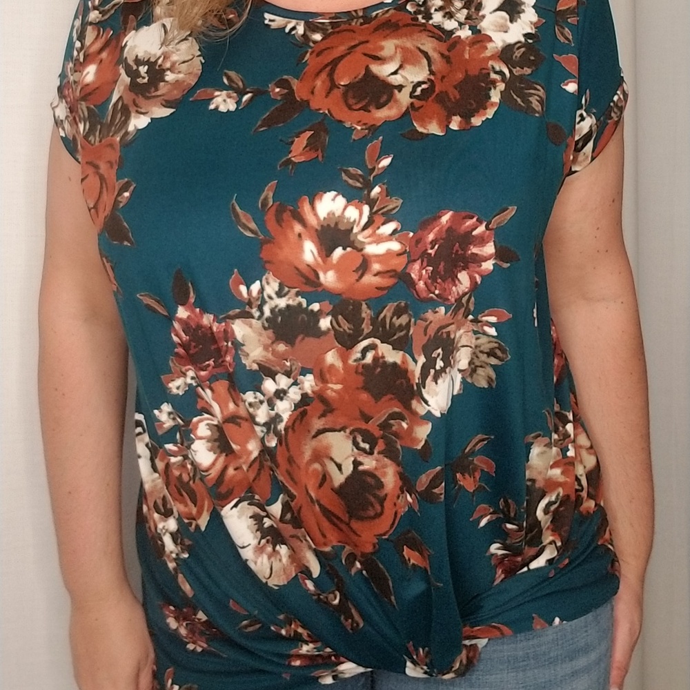 Front Knot Tee - Picture 2 of 2